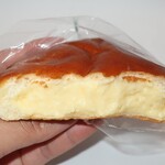 PAIN DE NOS REVES - ・「クリームパン(¥237)」の断面。