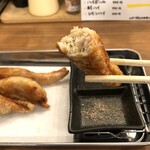 からあげ専門店 侍 - 鶏皮ギョーザ