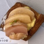 Yuhi do - 桃のデニッシュ(季節限定) 280円