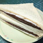 Himawari Sandwich Shinkoiwa Ten - ...「チョコ（220円）」、チョコクリームは食パンに塗るスーパーで売ってるやつ的な。。