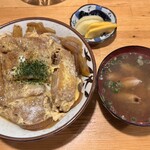 Kaga Ya - カツ丼玉子とじ（ご飯少なめ）950円