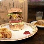 BURGER CRAZY - アスパラガスとピーナッツバターのベーコンチーズバーガー