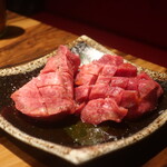 Omi Gyu Yakiniku Hyakuichiya - 上牛タン塩