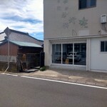 Curry to Hyakusho - 外観  店は奥にあります。←パッと見分からない(￣▽￣;)