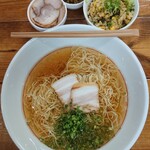 Men Kinsei 3L's - 冷たいらーめん、トッピング(にく)、(辛めのからしたかな)、高菜チャーハン