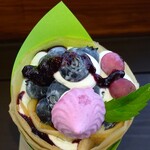 Kawahigashi Crepe - ブルーベリーたっぷり。うふふ。