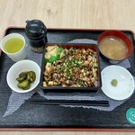 Kaisen-don COCOROTUS - 穴子ちらし700円、味噌汁50円