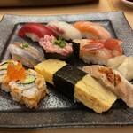 Tsukiji Sushi Sei Kyoto Daimaru Ten - 私の“盛合わせ”です。昼ご飯としては適量。ベストチョイスだと思います！