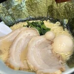 Yokohama Iekei Ramen Konshinya Hamamatsu Ten - 具沢山で大満足です