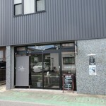 SIMON GALLERY CAFE - 駐車場は店舗右横