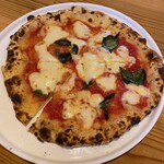 PIZZERIA LUNA E MARE - 料理写真:マルゲリータ