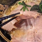 Yokohama Iekei Ramen Tonkotsu Man - チャーシューの厚さ