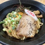 Abura-soba Senmonten Zan - 辛そば+月見