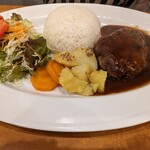 Tasty Kitchen - 結構なボリュームのハンバーグ。さすが元は肉屋。