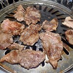 イシダ牧場 - 熟成牛ハラミ（タレ）焼肉中