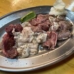 Taishu Yakiniku Jingisukan - ジン、トン、タン、モモ（塩）