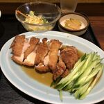 辰巳家 - ゴマ油と酸味の効いたソースに千切り胡瓜