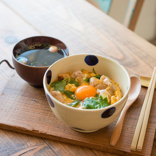 Sans Souci specialty! "Kyoto's Fluffy Oyako-don (Chicken and egg bowl)"