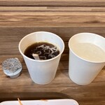 スーパーホテル - アイスコーヒーと水