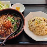 Koyo - ランチメニュー・チャーハン。台湾ラーメンで。