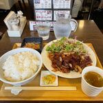 Niku Dining Mitasu - ユッケ丼もローストビーフ丼も美味しいけどカットステーキランチを頼みがち