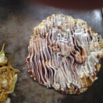 Okonomiyaki Takeshi - ミックス ( ブタ　イカ　エビ )\980　　ボリュームが有り、ふっくら柔らかく美味い