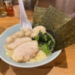 横浜家系ラーメン 魂心家 - 通常の海苔は3枚、ウズラ増しは5個