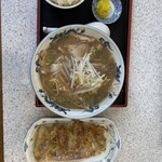 ラーメン藤 - しょうゆラーメン、ヤッくん定食(餃子＋ライス)