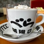 Bera Coffee Seto Ten - 名物ウインナーコーヒー（ホット）。