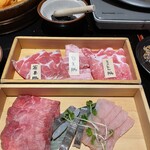 Shabu Ya - 3種の豚肉と、牛肉、びんちょうまぐろ、ハモといろいろ食べ比べできるのが楽しい