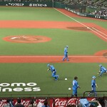 MLB Cafe Saitama - 中村剛也選手と渡部健人選手、新旧ヘビー級