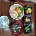 Tabi no Eki - うにかに丼