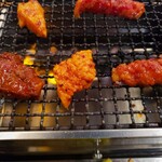 Yakiniku Heiwa - 焼いているお肉