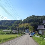 滝の沢茶屋 - 右側の白い家