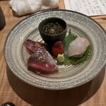 Kirin Nishi Ten - 刺身　鰹と天然鯛　モズク