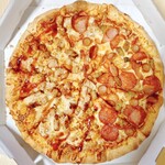 Domino Pizza Tsugami Hama Ten - ハーフ＆ハーフ(L)　3970円
                      (ギガ・ミート、ニューオリンズBBQチキン)