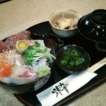 笑天 - 海鮮丼800円