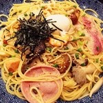 洋麺屋 五右衛門 - 秋のキノコとサーモンと豚肉のよくばりスパゲティー醤油バター