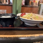 Rokumei Kaku - ピリ辛とんこつラーメン定食950円