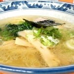 Goma Taro - しおラーメン(￥730)。ごま油がここまで効いたラーメンは見たことありません！