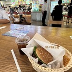 FRESHNESS BURGER Naritakuko Dai3 Taminaru Ten - ドリンクはアイスコーヒー