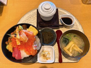 Nigiri Tsukamoto Sengyo Ten - 極上海鮮丼