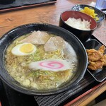 Katsuyoshi - 醤油ラーメン＋Aセットヾ(＾。^*)