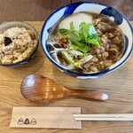 Teuchi Soba to Kanmi Mitsuboshi - 牛肉のしぐれ煮がタップリと舞茸ご飯