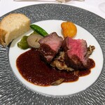 Tokyo Station Hotel - 黒毛和牛ロース肉のステーキマスタードソース
                        　　各種きのこのソテ添え