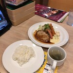 ガスト - 日替わりランチ (ハンバーグ醤油ソース＆海老フライ＆ソーセージ)　750円