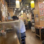 Yatai Izakaya Osaka Manmaru Tenjin Ten - 店内は奥行きがあって広い