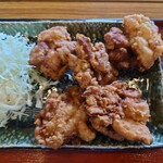 Kawai - 唐揚げの衣は
                      フライドチキンみたいな衣の味わいがしてる
                      
                      下味は醤油が良く滲みてる感じ
                      
                      僕的には生姜も下味に入ってた方が好みだけど
                      十分に美味しい味わい