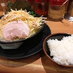 Machida Shoten Kyodo Ten - 塩ネギラーメンとライス