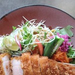 Bokujou Minshuku Restaurant Nodoka - 口福ランチ(とんかつのカラフルな野菜)